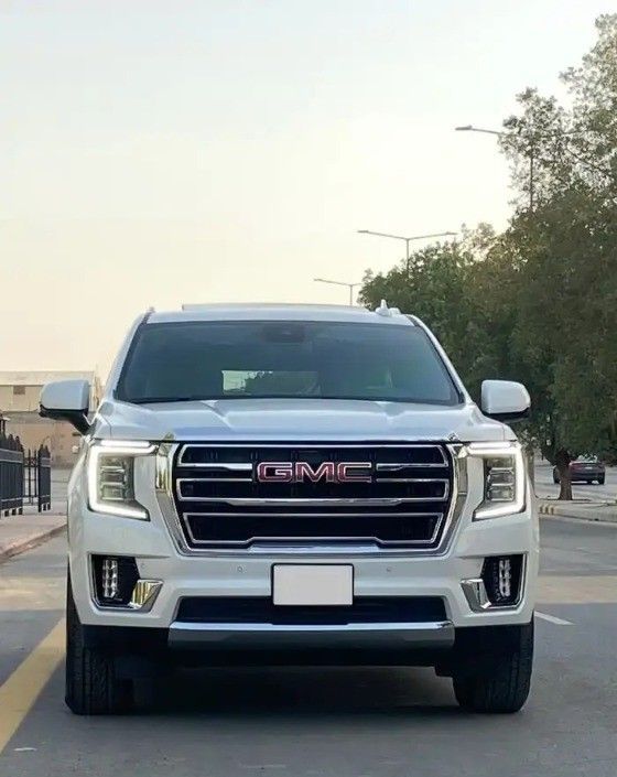 Used GMC Yukon V, 5.3 l, 2023 in Saudi Arabia, Riyadh by Bayraq Al Ibda’a Cars معرض بيرق الابداع, White color.  | AUTO.AE | Listing #261516