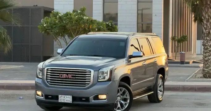 مستعملة ⁦GMC Yukon IV (GMT K2UG)، 5.3 l، 2019⁩ في في المملكة العربية السعودية, الرياض من شركة رمال الأندلس للسيارات، اللون رمادي.  | AUTO.AE | إعلان #288947