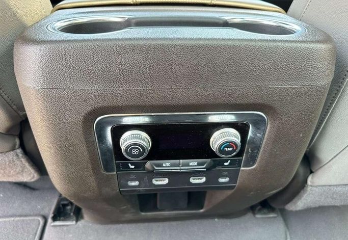 Подержанный GMC Yukon XL V (T1XX), 5.3 л, 2024 в Саудовская Аравия, Эр-Рияд от Al Shukh شركة معرض الشيوخ للسيارات Черный цвет.  | AUTO.AE | Объявление #296209 — фото 15 из 17
