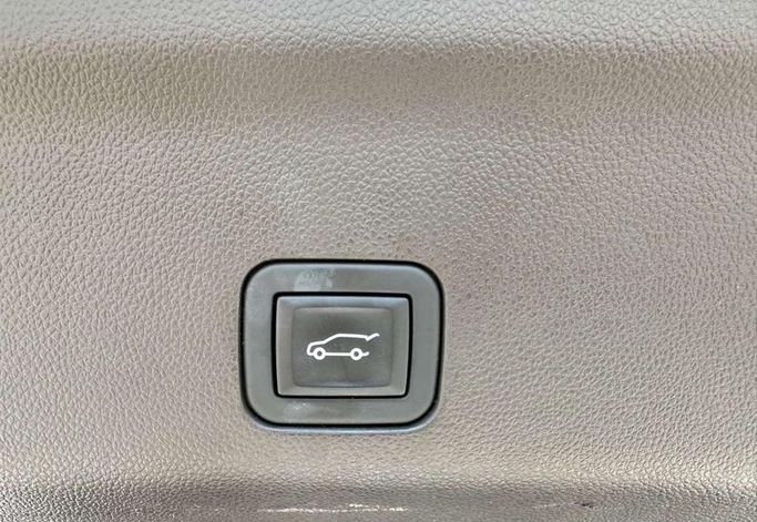 Подержанный GMC Yukon XL V (T1XX), 5.3 л, 2024 в Саудовская Аравия, Эр-Рияд от Al Shukh شركة معرض الشيوخ للسيارات Черный цвет.  | AUTO.AE | Объявление #296209 — фото 16 из 17