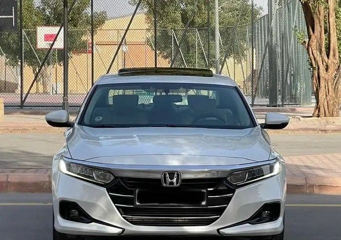 مستعملة Honda Accord فيس ليفت X, 1.5 l, 2022 في في المملكة العربية السعودية, الرياض من Sumou Al Markabat معرض سمو المركبات، اللون أبيض.  | AUTO.AE | إعلان #259464