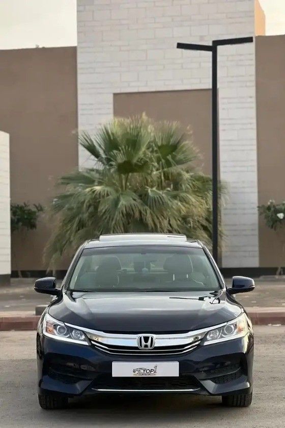 مستعملة Honda Accord فيس ليفت التاسع, 2.4 l, 2017 في في المملكة العربية السعودية, الرياض من First Top One Cars معرض فيرست توب ون للسيارات، اللون أزرق داكن.  | AUTO.AE | إعلان #260541