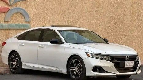 Подержанный Honda Accord X Рестайлинг, 1.5 л, 2022 в Саудовская Аравия, Эр-Рияд от Barakat Al Markabat Cars معرض بركة المركبات للسيارات Белый цвет. GCC | AUTO.AE | Объявление #260579