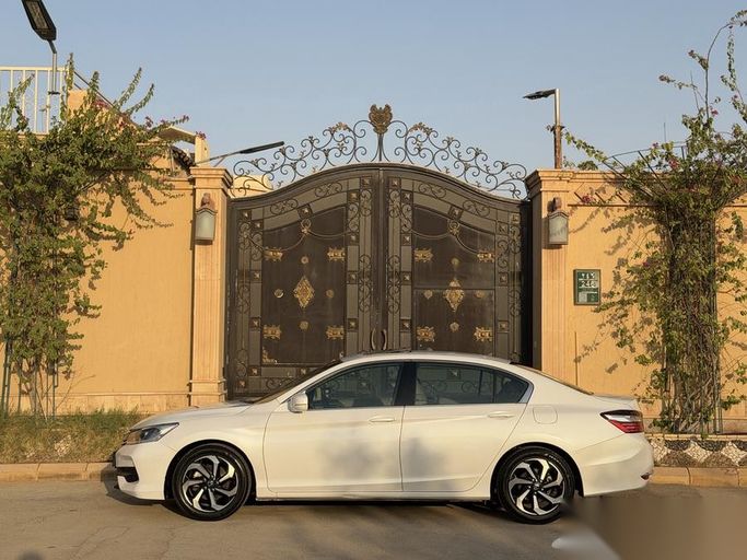 Подержанный Honda Accord IX, 2.4 л, 2017 в Саудовская Аравия, Эр-Рияд от Sharyan Al Asimah معرض شريان العاصمة للسيارات Белый цвет.  | AUTO.AE | Объявление #263496