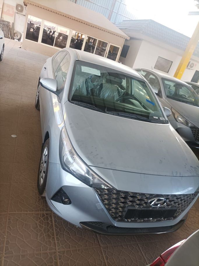 جديدة Hyundai Accent السادس (BN7), 1.5 l, 2023 في في المملكة العربية السعودية, الرياض من Al Astool Al Khaleeji شركة الأسطول الخليجي للسيارات، اللون فضي.  | AUTO.AE | إعلان #249346