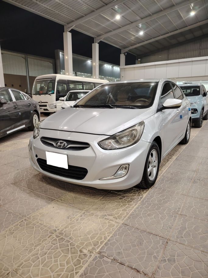 Подержанный Hyundai Accent IV (RB), 1.4 л, 2014 в Саудовская Аравия, Эр-Рияд от Al Astool Al Khaleeji شركة الأسطول الخليجي للسيارات Серебристый цвет.  | AUTO.AE | Объявление #249355