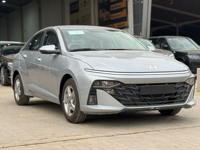 جديدة Hyundai Accent السادس (BN7), 1.5 l, 2026 في في المملكة العربية السعودية, الرياض من Rayat Al-Ezz معرض راية العز للسيارات، اللون فضي. مواصفات الخليج | AUTO.AE | إعلان #255977