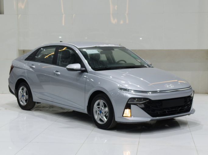 جديدة Hyundai Accent السادس (BN7), 1.5 l, 2026 في في المملكة العربية السعودية, الرياض من Al Imtiaz Cars شركة الامتياز للسيارات، اللون فضي. مواصفات الخليج | AUTO.AE | إعلان #257834