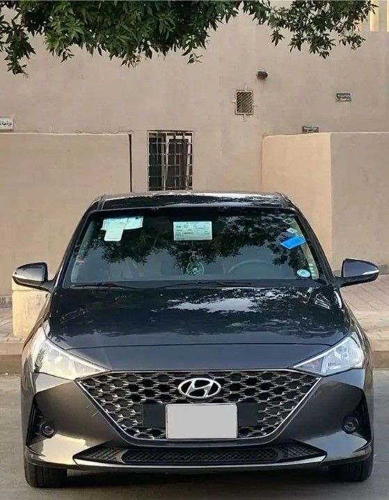 Подержанный Hyundai Accent V (HC) Рестайлинг, 1.4 л, 2023 в Саудовская Аравия, Эр-Рияд от Bayraq Al Ibda’a Cars معرض بيرق الابداع Серый цвет.  | AUTO.AE | Объявление #261518