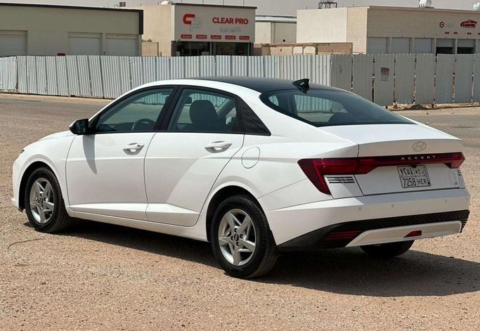 مستعملة Hyundai Accent السادس (BN7)، 1.5 لتر، 2024 في المملكة العربية السعودية، الرياض من Al Shukh شركة معرض الشيوخ للسيارات، اللون أبيض.  | AUTO.AE | إعلان #296189 — صورة 4 من 13