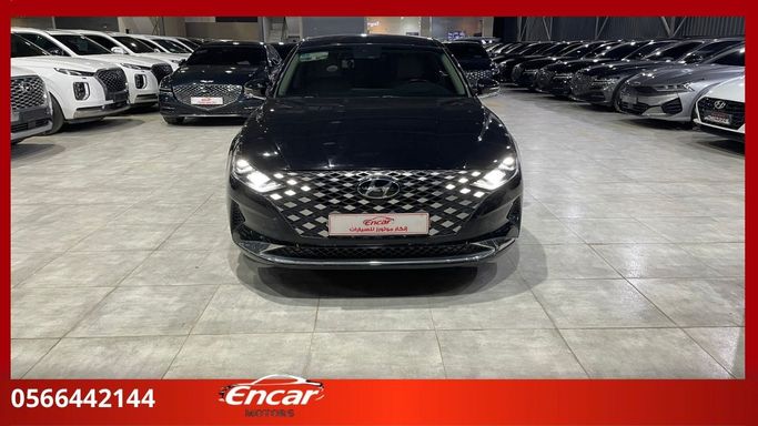 Подержанный Hyundai Azera III Рестайлинг, 2.5 л, 2022 в Саудовская Аравия, Эр-Рияд от معرض إنكار موتورز للسيارات Encar Motors Черный цвет. Корейская | AUTO.AE | Объявление #252090