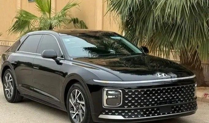 مستعملة Hyundai Azera VII (GN7), 3.5 l, 2023 في في المملكة العربية السعودية, الرياض من Salim Cars معرض سالم للسيارات، اللون أسود. مواصفات الخليج | AUTO.AE | إعلان #260347