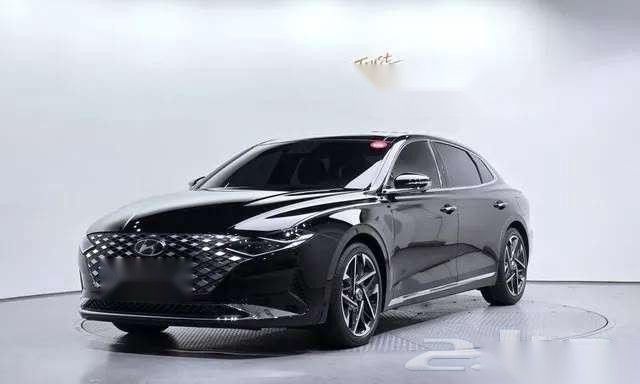 مستعملة Hyundai Azera ثالثاً فيس ليفت, 3.5 l, 2021 في في المملكة العربية السعودية, الرياض من معرض النجم الثاقب للسيارات، اللون أسود. المواصفات الكورية | AUTO.AE | إعلان #267325