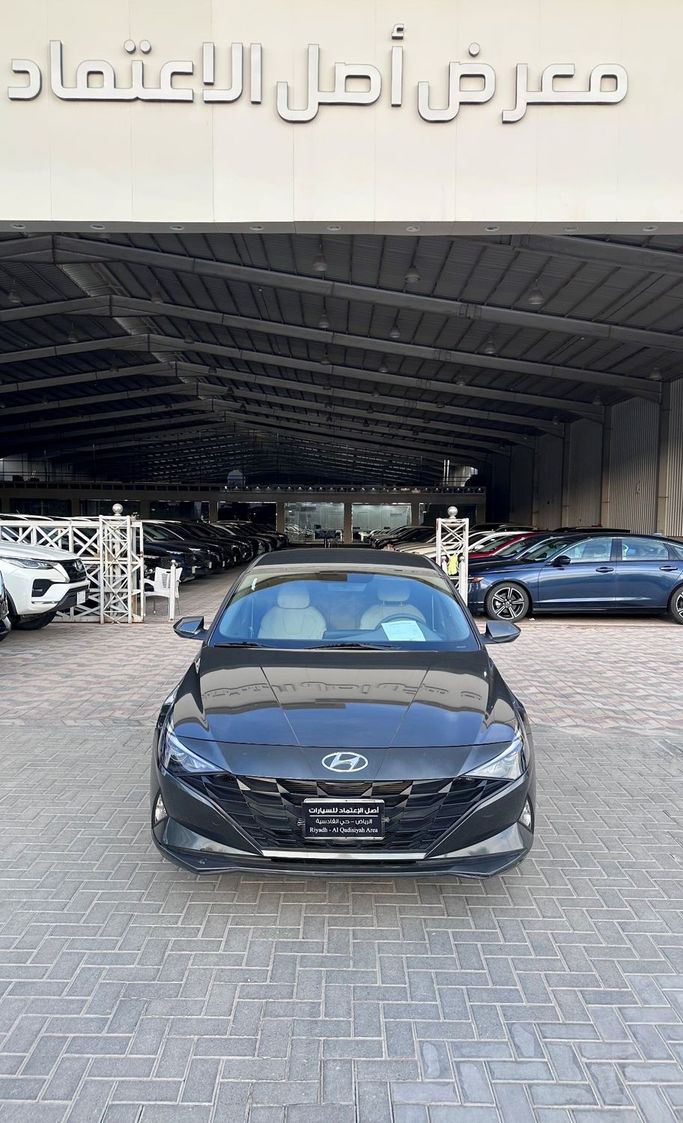 مستعملة Hyundai Elantra VII (CN7), 2.0 l, 2021 في في المملكة العربية السعودية, الرياض من Asl Al Etemad معرض اصل الاعتماد للسيارات، اللون رمادي.  | AUTO.AE | إعلان #247346