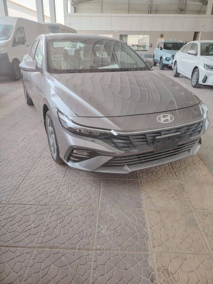 جديدة Hyundai Elantra عملية فيس ليفت VII (CN7), 2.0 l, 2025 في في المملكة العربية السعودية, الرياض من Al Astool Al Khaleeji شركة الأسطول الخليجي للسيارات، اللون رمادي.  | AUTO.AE | إعلان #249363
