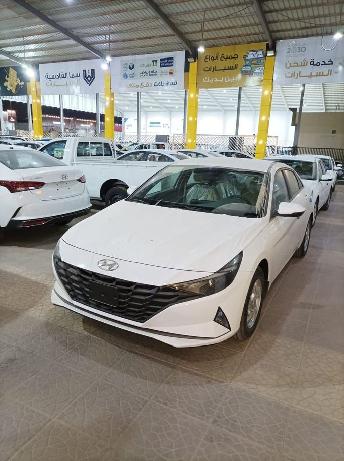 Новый Hyundai Elantra VII (CN7) Рестайлинг, 2.0 л, 2023 в Саудовская Аравия, Эр-Рияд от Al Astool Al Khaleeji شركة الأسطول الخليجي للسيارات Белый цвет.  | AUTO.AE | Объявление #249368