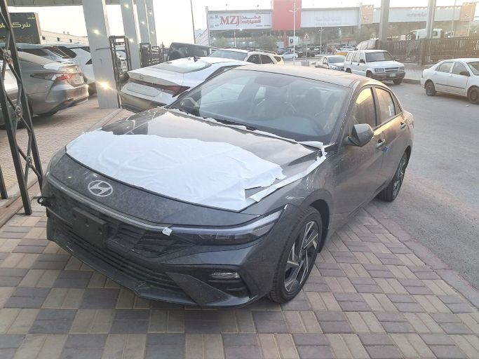 جديدة Hyundai Elantra عملية فيس ليفت VII (CN7), 1.6 l, 2024 في في المملكة العربية السعودية, الرياض من Al Astool Al Khaleeji شركة الأسطول الخليجي للسيارات، اللون رمادي.  | AUTO.AE | إعلان #249371