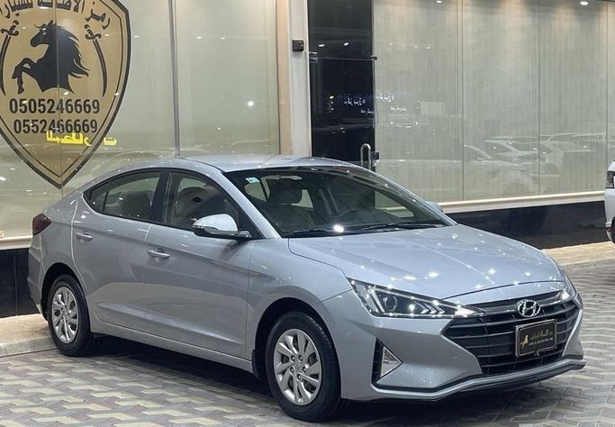 Подержанный Hyundai Elantra VI (AD) Рестайлинг, 2.0 л, 2020 в Саудовская Аравия, Эр-Рияд от Ramz Al Asalah رمز الاصالة Серебристый цвет.  | AUTO.AE | Объявление #249531