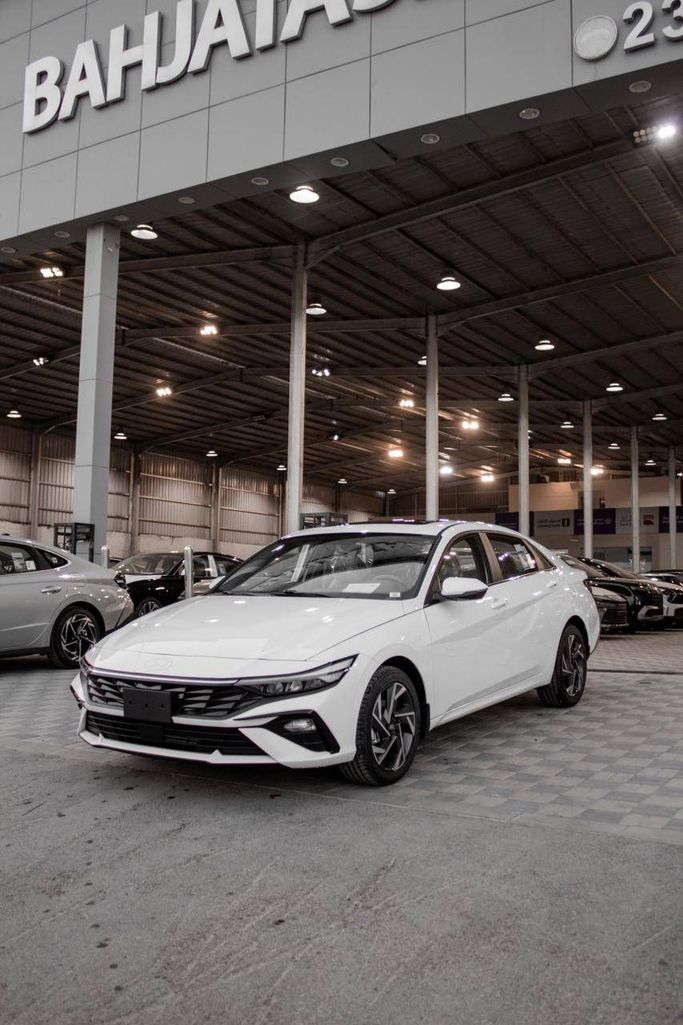 جديدة Hyundai Elantra عملية فيس ليفت VII (CN7), 2.0 l, 2026 في في المملكة العربية السعودية, الرياض من Bahjat Aseer Auto Exhibition معرض بهجة عسير للسيارات، اللون أسود.  | AUTO.AE | إعلان #252346