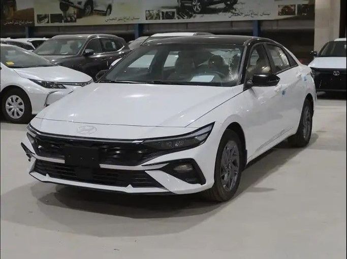 Новый Hyundai Elantra VII (CN7) Рестайлинг, 2.0 л, 2026 в Саудовская Аравия, Эр-Рияд от Al Qarni Motors معرض القرني للسيارات Белый цвет.  | AUTO.AE | Объявление #257590