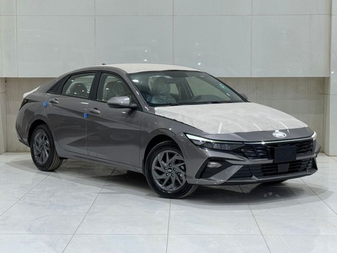 جديدة Hyundai Elantra عملية فيس ليفت VII (CN7), 2.0 l, 2025 في في المملكة العربية السعودية, الرياض من Al Imtiaz Cars شركة الامتياز للسيارات، اللون رمادي. مواصفات الخليج | AUTO.AE | إعلان #257839