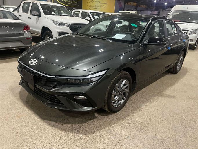 جديدة Hyundai Elantra عملية فيس ليفت VII (CN7), 1.5 l, 2025 في في المملكة العربية السعودية, الرياض من Al Imtiaz Cars شركة الامتياز للسيارات، اللون أسود. مواصفات الخليج | AUTO.AE | إعلان #257842