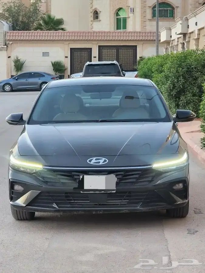 Подержанный Hyundai Elantra VII (CN7) Рестайлинг, 2.0 л, 2025 в Саудовская Аравия, Эр-Рияд от شركة معرض موطن العاصمة للسيارات Черный цвет.  | AUTO.AE | Объявление #261601