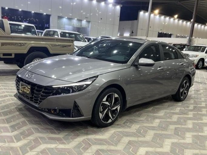 Used ⁦Hyundai Elantra VII (CN7), 2.0 l, 2023⁩ in Saudi Arabia, Riyadh by Fakhamat Najd معرض فخامة نجد للسيارات, Silver color. Other | AUTO.AE | Listing #288713