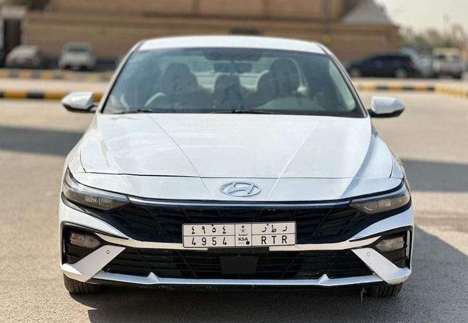 مستعملة Hyundai Elantra عملية فيس ليفت VII (CN7)، 1.6 لتر، 2024 في المملكة العربية السعودية، الرياض من Al Shukh شركة معرض الشيوخ للسيارات، اللون أبيض.  | AUTO.AE | إعلان #296204