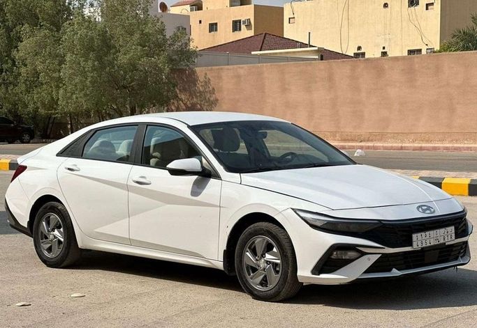 مستعملة Hyundai Elantra عملية فيس ليفت VII (CN7)، 1.6 لتر، 2024 في المملكة العربية السعودية، الرياض من Al Shukh شركة معرض الشيوخ للسيارات، اللون أبيض.  | AUTO.AE | إعلان #296204 — صورة 4 من 13