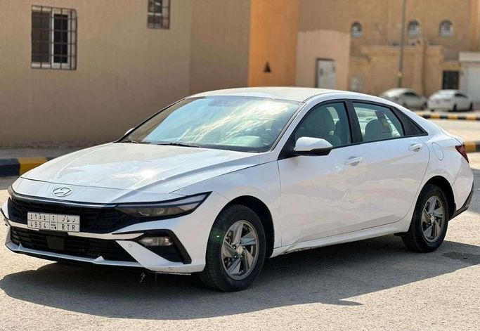مستعملة Hyundai Elantra عملية فيس ليفت VII (CN7)، 1.6 لتر، 2024 في المملكة العربية السعودية، الرياض من Al Shukh شركة معرض الشيوخ للسيارات، اللون أبيض.  | AUTO.AE | إعلان #296204 — صورة 6 من 13