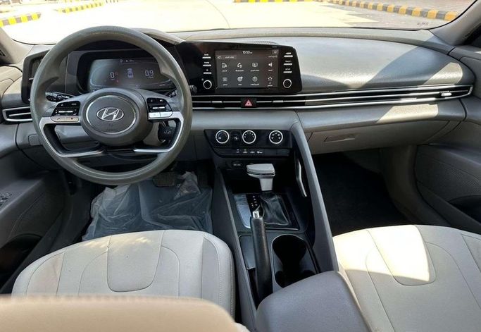 مستعملة Hyundai Elantra عملية فيس ليفت VII (CN7)، 1.6 لتر، 2024 في المملكة العربية السعودية، الرياض من Al Shukh شركة معرض الشيوخ للسيارات، اللون أبيض.  | AUTO.AE | إعلان #296204 — صورة 7 من 13