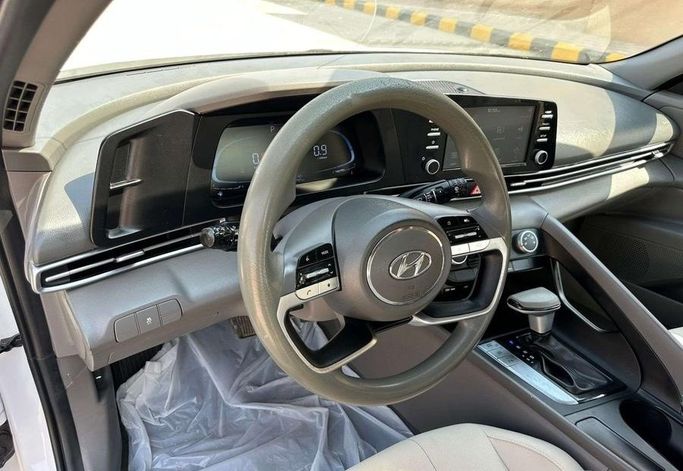 مستعملة Hyundai Elantra عملية فيس ليفت VII (CN7)، 1.6 لتر، 2024 في المملكة العربية السعودية، الرياض من Al Shukh شركة معرض الشيوخ للسيارات، اللون أبيض.  | AUTO.AE | إعلان #296204 — صورة 9 من 13