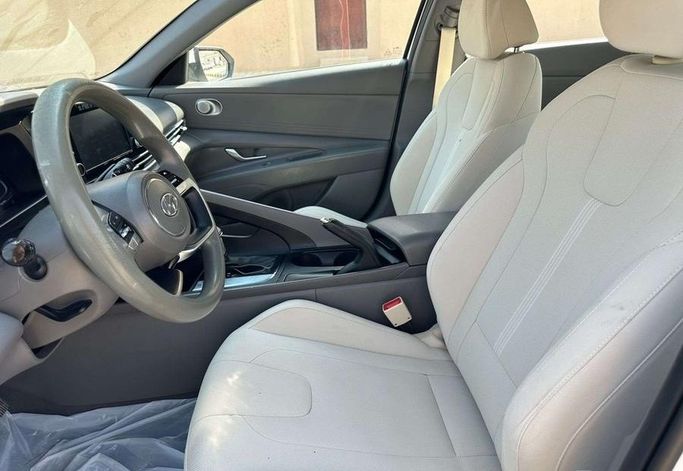 مستعملة Hyundai Elantra عملية فيس ليفت VII (CN7)، 1.6 لتر، 2024 في المملكة العربية السعودية، الرياض من Al Shukh شركة معرض الشيوخ للسيارات، اللون أبيض.  | AUTO.AE | إعلان #296204 — صورة 10 من 13