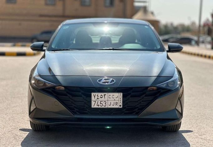 مستعملة Hyundai Elantra VII (CN7)، 1.6 لتر، 2022 في المملكة العربية السعودية، الرياض من Al Shukh شركة معرض الشيوخ للسيارات، اللون رمادي.  | AUTO.AE | إعلان #296208