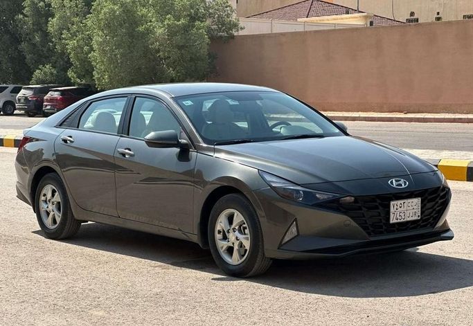 مستعملة Hyundai Elantra VII (CN7)، 1.6 لتر، 2022 في المملكة العربية السعودية، الرياض من Al Shukh شركة معرض الشيوخ للسيارات، اللون رمادي.  | AUTO.AE | إعلان #296208 — صورة 5 من 14