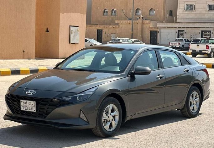 مستعملة Hyundai Elantra VII (CN7)، 1.6 لتر، 2022 في المملكة العربية السعودية، الرياض من Al Shukh شركة معرض الشيوخ للسيارات، اللون رمادي.  | AUTO.AE | إعلان #296208 — صورة 6 من 14