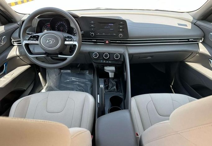مستعملة Hyundai Elantra VII (CN7)، 1.6 لتر، 2022 في المملكة العربية السعودية، الرياض من Al Shukh شركة معرض الشيوخ للسيارات، اللون رمادي.  | AUTO.AE | إعلان #296208 — صورة 7 من 14