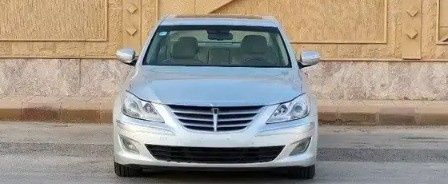 Подержанный Hyundai Genesis I, 3.3 л, 2011 в Саудовская Аравия, Эр-Рияд от Al Qaiser Showroom معرض القيصر للسيارات Серебристый цвет.  | AUTO.AE | Объявление #266815