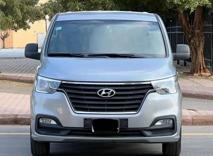 Used Hyundai H-1 II Facelift 2, 2.5 l, 2021 in Saudi Arabia, Riyadh by Sumou Al Markabat معرض سمو المركبات, Grey color.  | AUTO.AE | Listing #259475