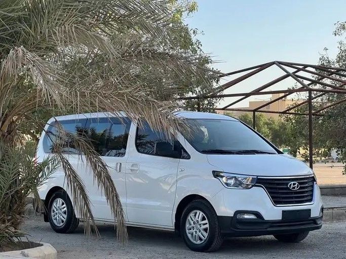 مستعملة Hyundai H-1 فيس ليفت الثاني 2, 2.5 l, 2021 في في المملكة العربية السعودية, الرياض من Sumou Al Markabat معرض سمو المركبات، اللون أبيض. المواصفات الكورية | AUTO.AE | إعلان #259579