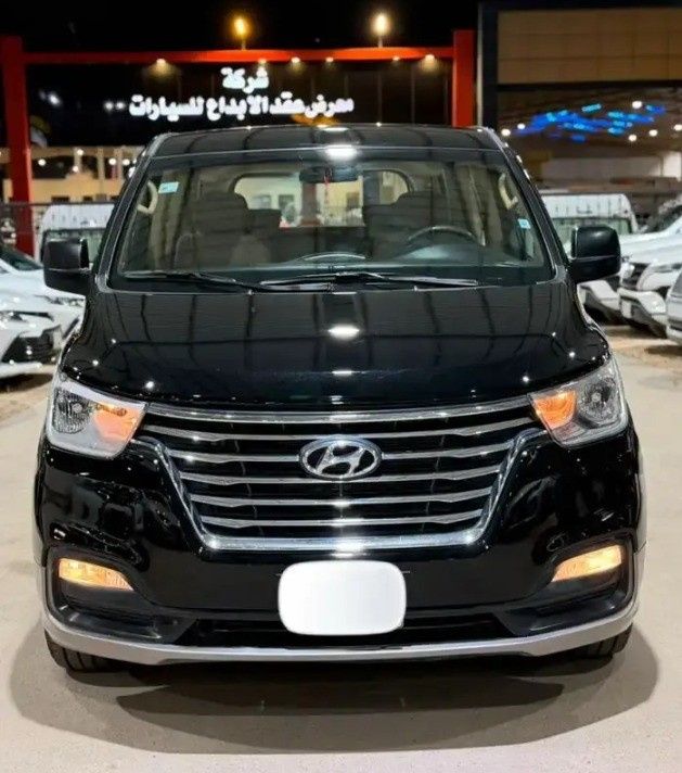 Подержанный Hyundai H-1 II Рестайлинг 2, 2.5 л, 2021 в Саудовская Аравия, Эр-Рияд от معرض امتياز الشفا للسيارات Черный цвет.  | AUTO.AE | Объявление #264279