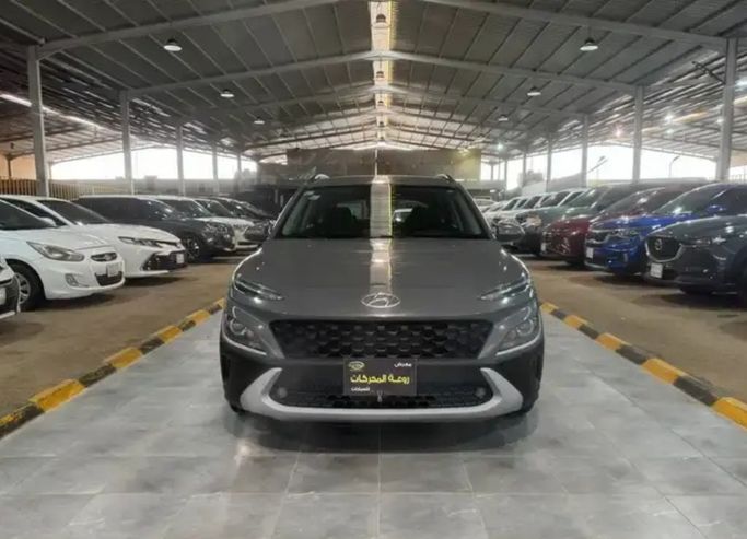 Подержанный Hyundai Kona I Рестайлинг, 1.6 л, 2022 в Саудовская Аравия, Эр-Рияд от Rawat Motors شركة معرض روعة المحركات للسيارات Серый цвет.  | AUTO.AE | Объявление #263934