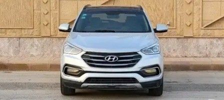 Подержанный Hyundai Santa Fe III, 2.4 л, 2016 в Саудовская Аравия, Эр-Рияд от Al Qaiser Showroom معرض القيصر للسيارات Серебристый цвет.  | AUTO.AE | Объявление #266928