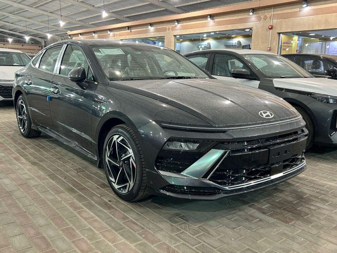 جديدة Hyundai Sonata عملية فيس ليفت VIII (DN8), 2.5 l, 2025 في في المملكة العربية السعودية, الرياض من Al Saadi معرض عبيد السعدي، اللون أسود. مواصفات الخليج | AUTO.AE | إعلان #244555