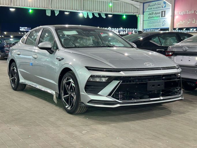 Новый Hyundai Sonata VIII (DN8) Рестайлинг, 2.5 л, 2026 в Саудовская Аравия, Эр-Рияд от Al Saadi معرض عبيد السعدي Серебристый цвет. GCC | AUTO.AE | Объявление #244627