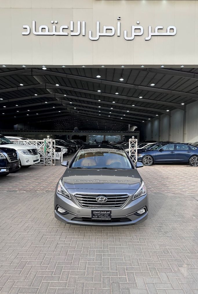 مستعملة Hyundai Sonata سابعاً (LF), 2.0 l, 2017 في في المملكة العربية السعودية, الرياض من Asl Al Etemad معرض اصل الاعتماد للسيارات، اللون رمادي.  | AUTO.AE | إعلان #247347