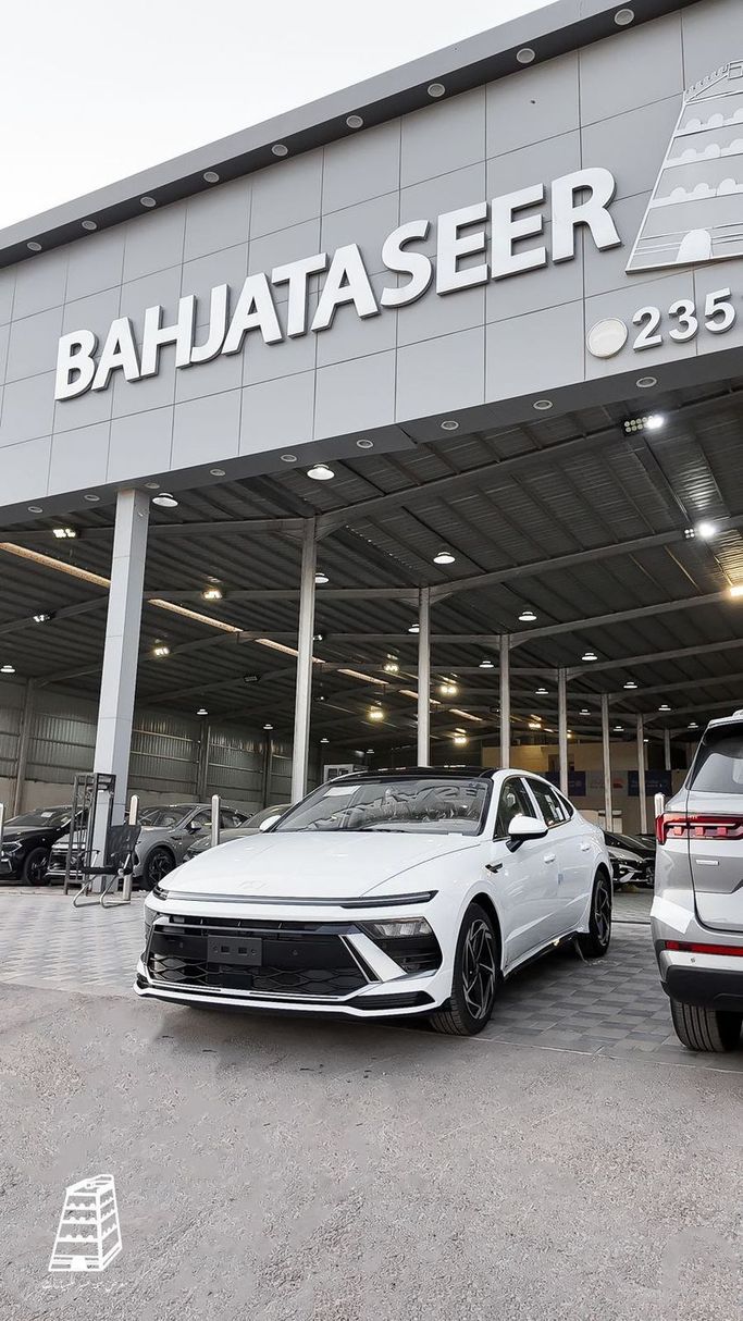 جديدة Hyundai Sonata عملية فيس ليفت VIII (DN8), 2.0 l, 2026 في في المملكة العربية السعودية, الرياض من Bahjat Aseer Auto Exhibition معرض بهجة عسير للسيارات، اللون أبيض.  | AUTO.AE | إعلان #252298