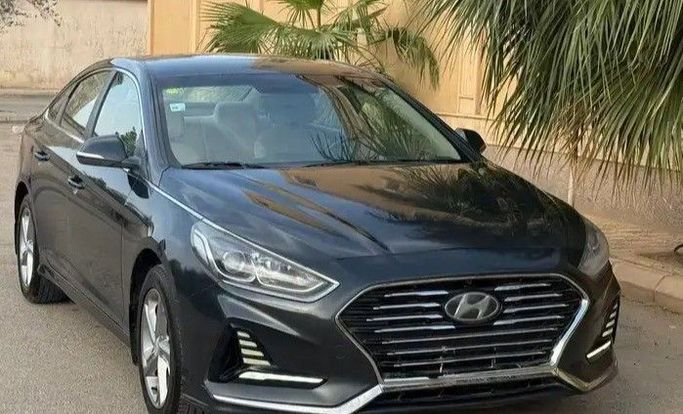 مستعملة Hyundai Sonata عملية فيس ليفت VII (LF), 2.4 l, 2019 في في المملكة العربية السعودية, الرياض من Salim Cars معرض سالم للسيارات، اللون أسود. مواصفات الخليج | AUTO.AE | إعلان #260378