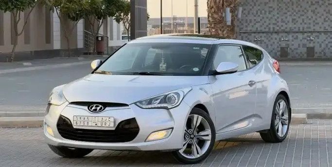 Подержанный ⁦Hyundai Veloster I, 1.6 л, 2014⁩ в Саудовская Аравия, Эр-Рияд от شركة رمال الأندلس للسيارات Серебристый цвет.  | AUTO.AE | Объявление #288934